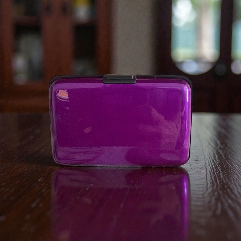 RFID Vibrant Card Holder Wallets. PROTECT your cards & ID from would be hackers